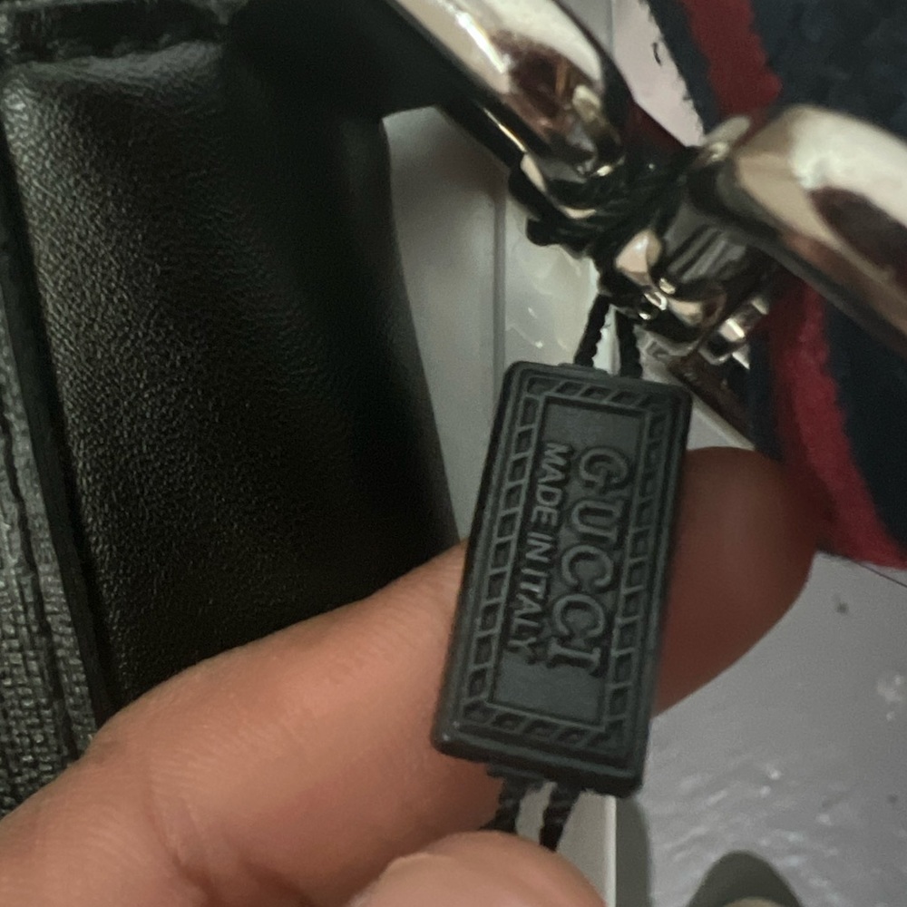 Men slightly used Gucci bag ..!! - Picture 2 of 5